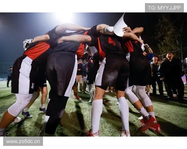 华子比赛中谈橄榄球康利感叹困难